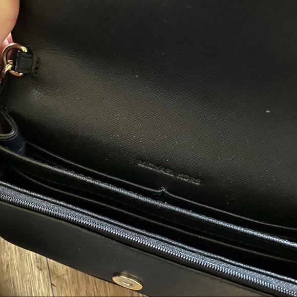 Michael Kors Daniela Large Saffiano Leather Crossbody Bag - Picture 3 of 3